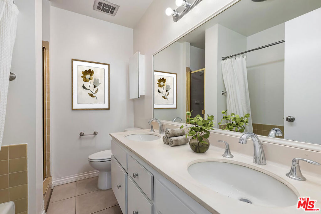 100 S Doheny Drive 313 Property Photo 7