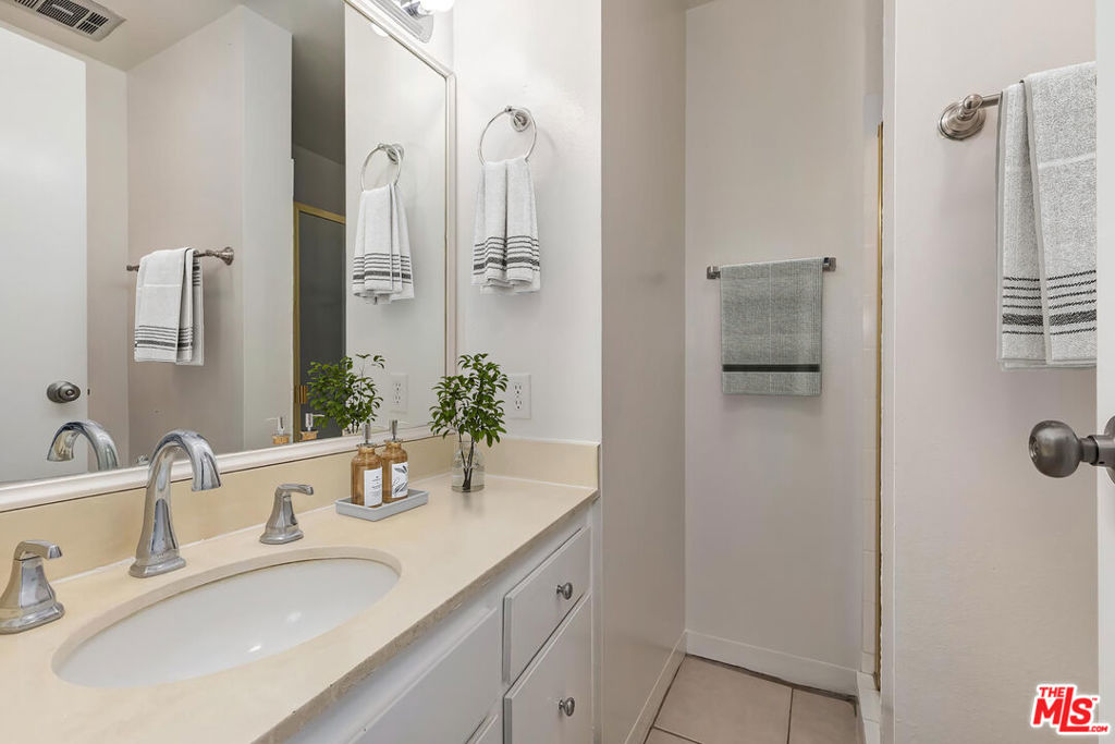 100 S Doheny Drive 313 Property Photo 9