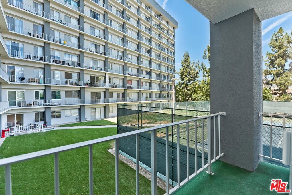 100 S Doheny Drive 313 Property Photo 10