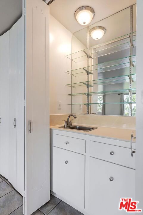 100 S Doheny Drive 313 Property Photo 12