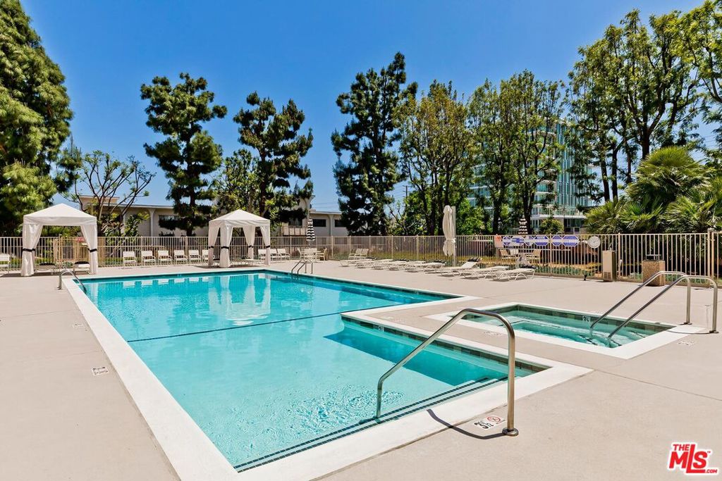 100 S Doheny Drive 313 Property Photo 17