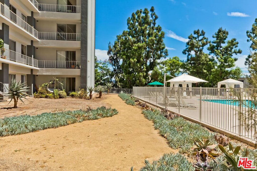 100 S Doheny Drive 313 Property Photo 18