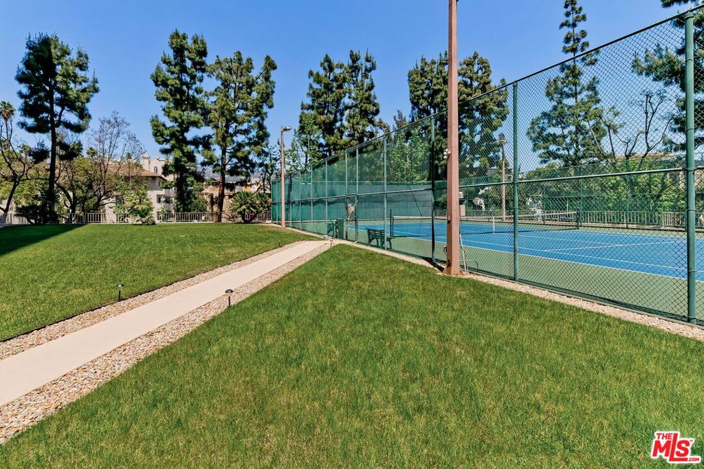 100 S Doheny Drive 313 Property Photo 20