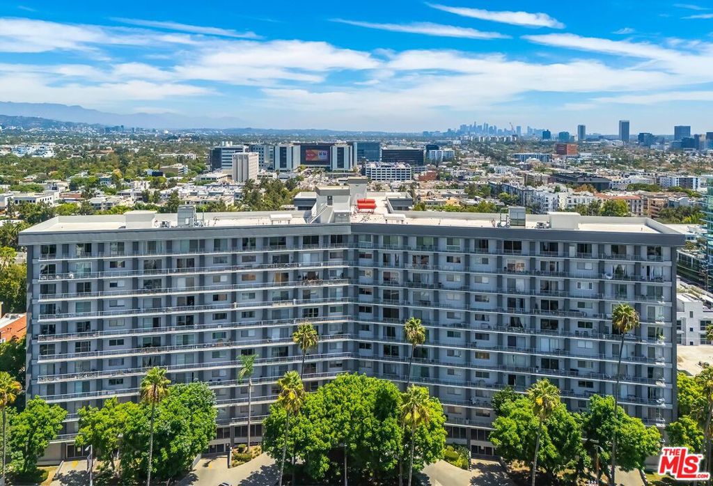100 S Doheny Drive 313 Property Photo 21