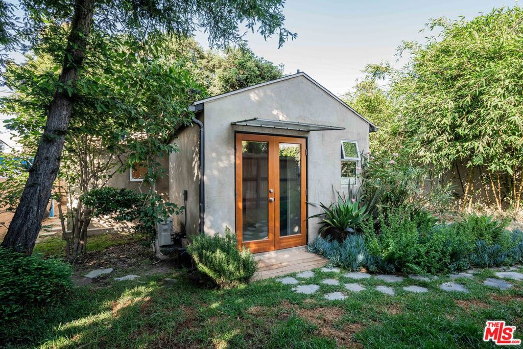 2401 32nd Street Property Photo 3