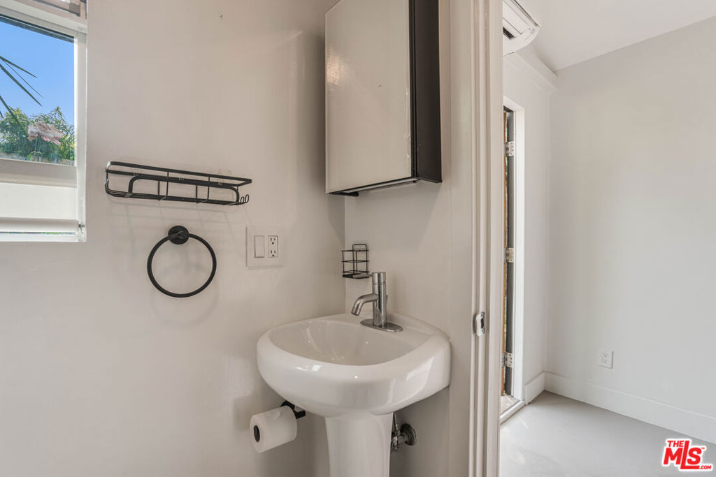 2401 32nd Street Property Photo 12