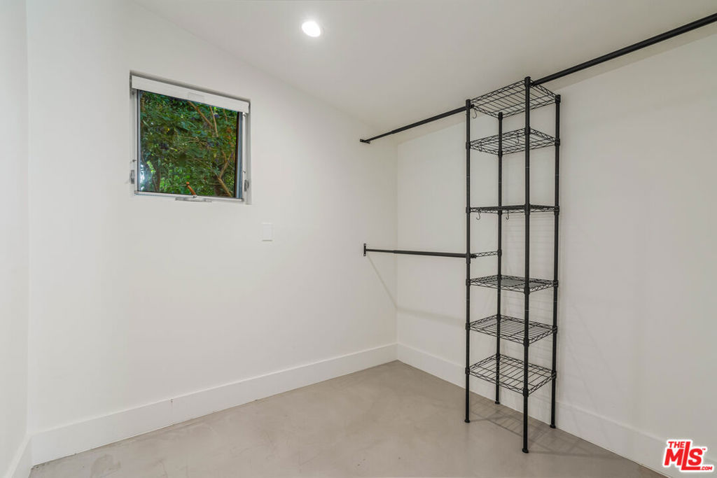 2401 32nd Street Property Photo 16