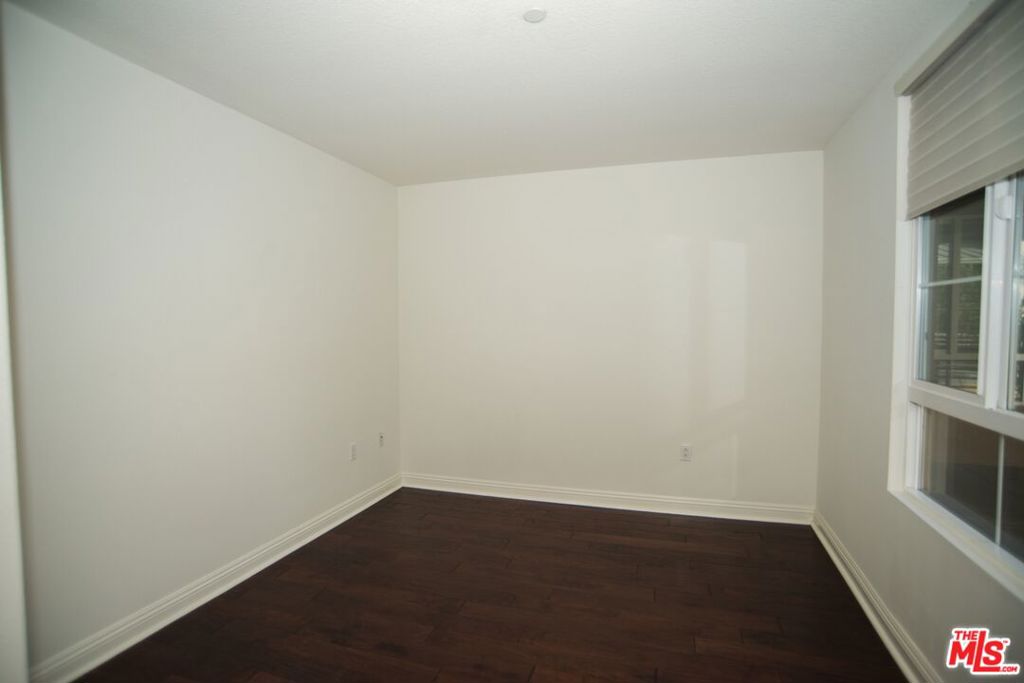 5831 Seawalk Drive 221 Property Photo 2