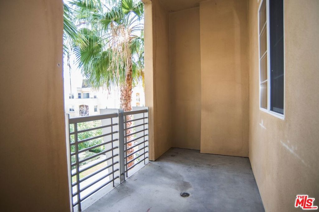 5831 Seawalk Drive 221 Property Photo 7