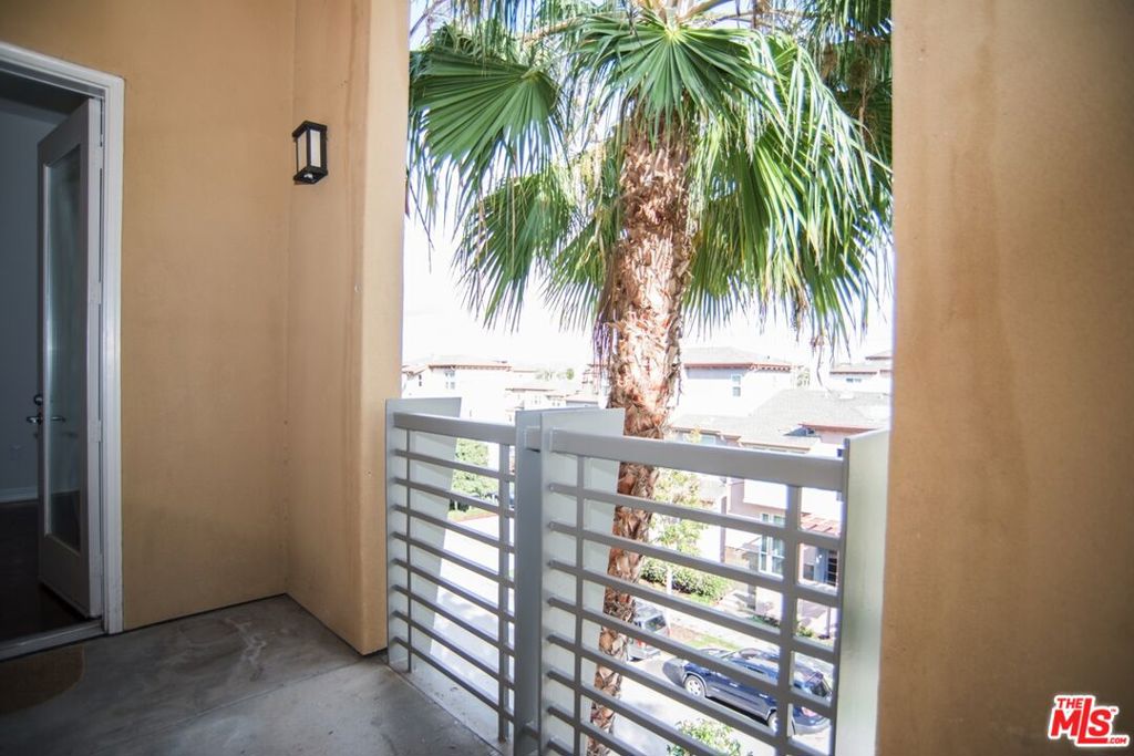 5831 Seawalk Drive 221 Property Photo 8