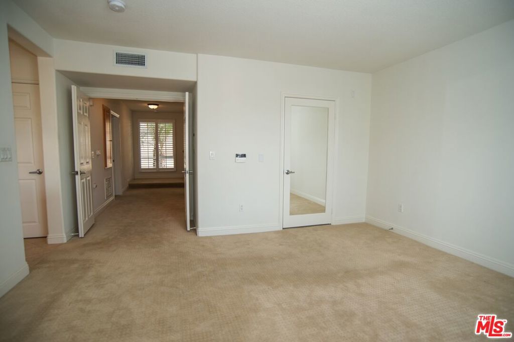 5831 Seawalk Drive 221 Property Photo 16