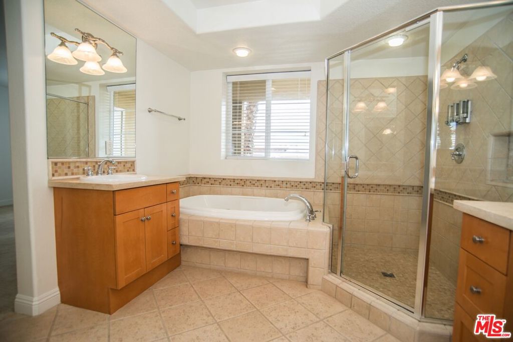 5831 Seawalk Drive 221 Property Photo 17