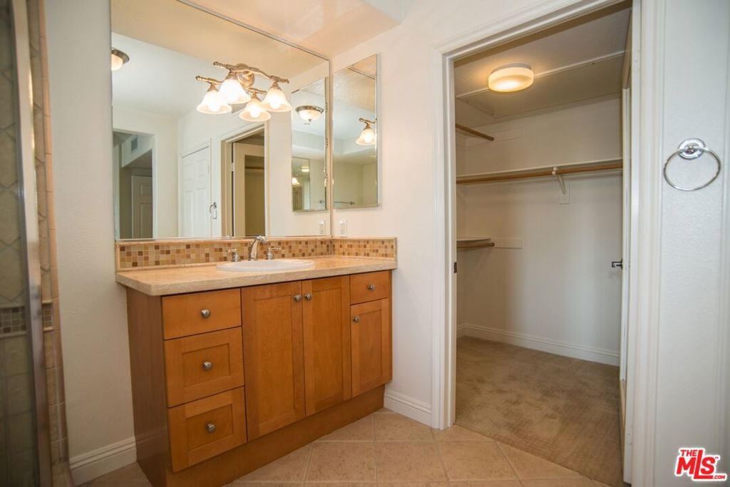 5831 Seawalk Drive 221 Property Photo 18