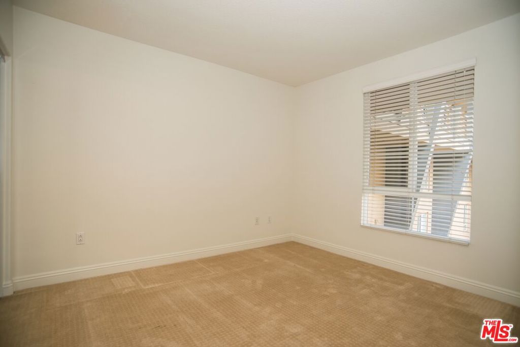 5831 Seawalk Drive 221 Property Photo 21