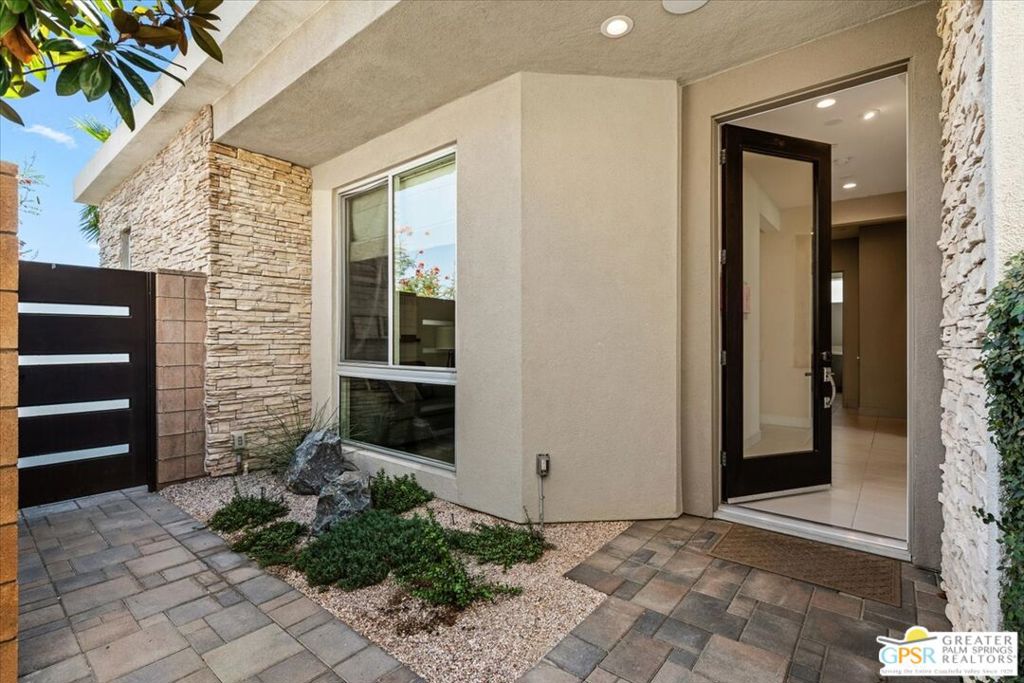 1107 Celadon Street Property Photo 4