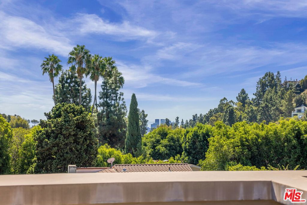 1845 Coldwater Canyon Drive Property Photo 21