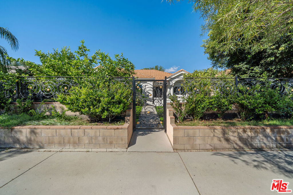 6243 Fallbrook Avenue Property Photo 3