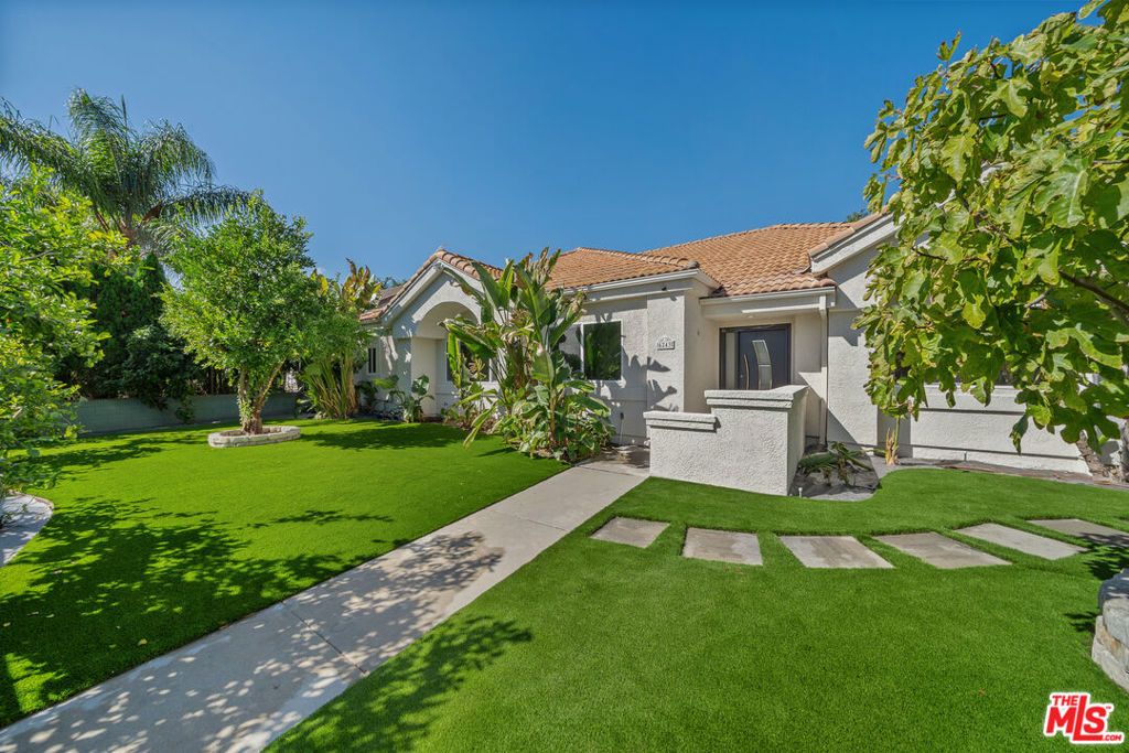 6243 Fallbrook Avenue Property Photo 4