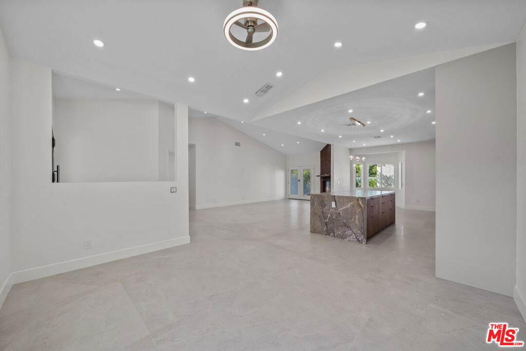 6243 Fallbrook Avenue Property Photo 13