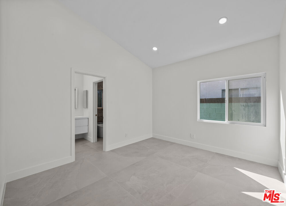 6243 Fallbrook Avenue Property Photo 18