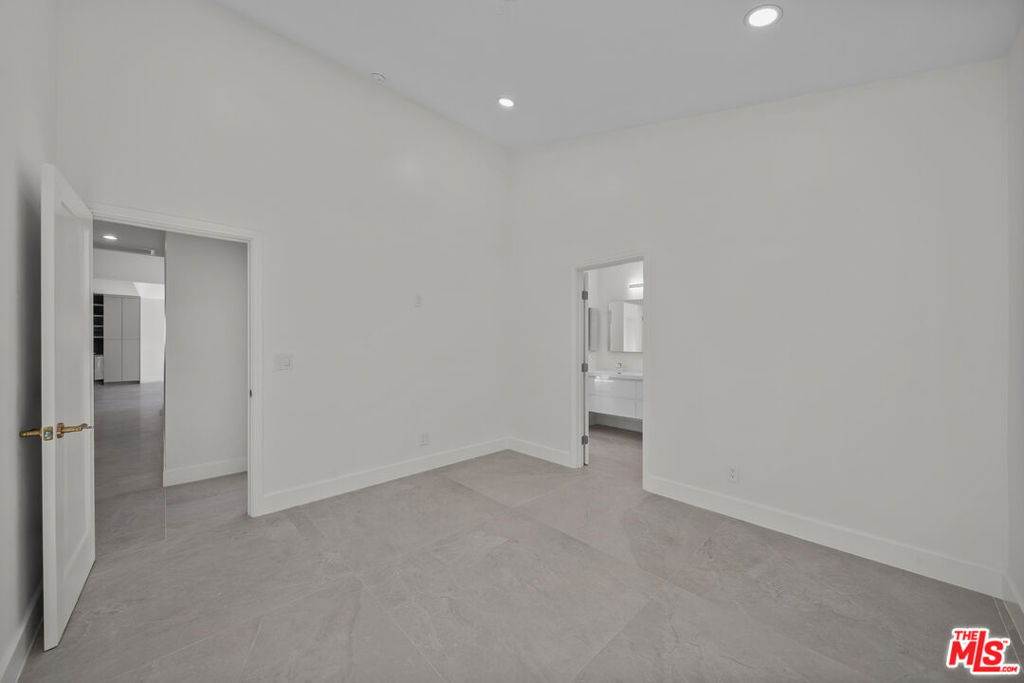 6243 Fallbrook Avenue Property Photo 19