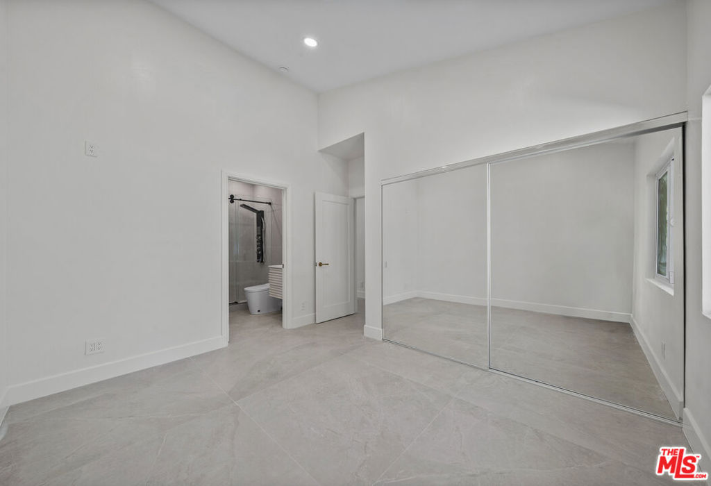 6243 Fallbrook Avenue Property Photo 23