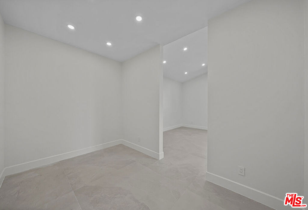 6243 Fallbrook Avenue Property Photo 30