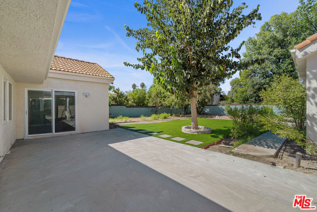 6243 Fallbrook Avenue Property Photo 36