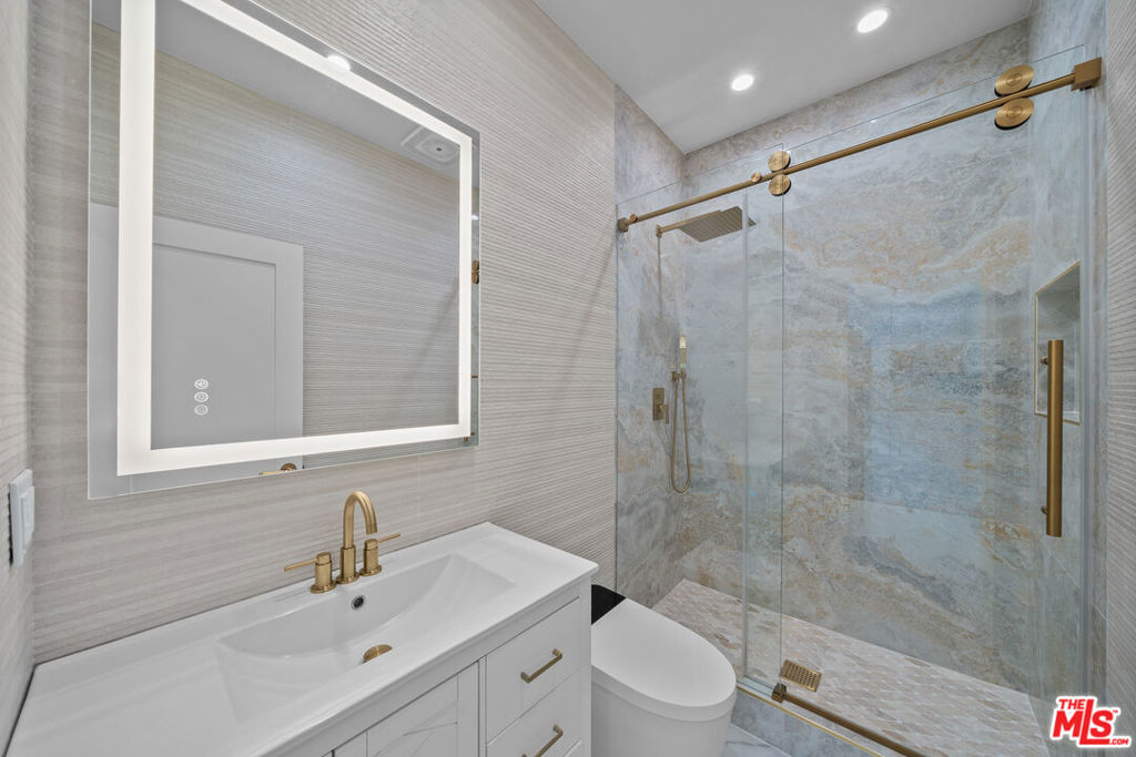 6243 Fallbrook Avenue Property Photo 42