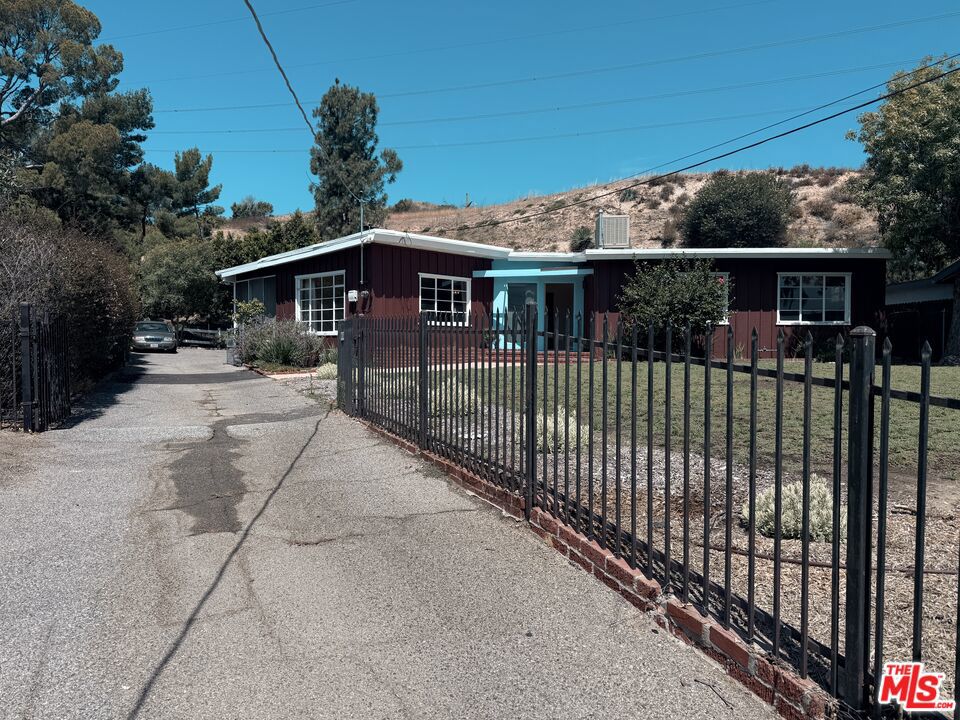 10517 Vail Drive Property Photo 2
