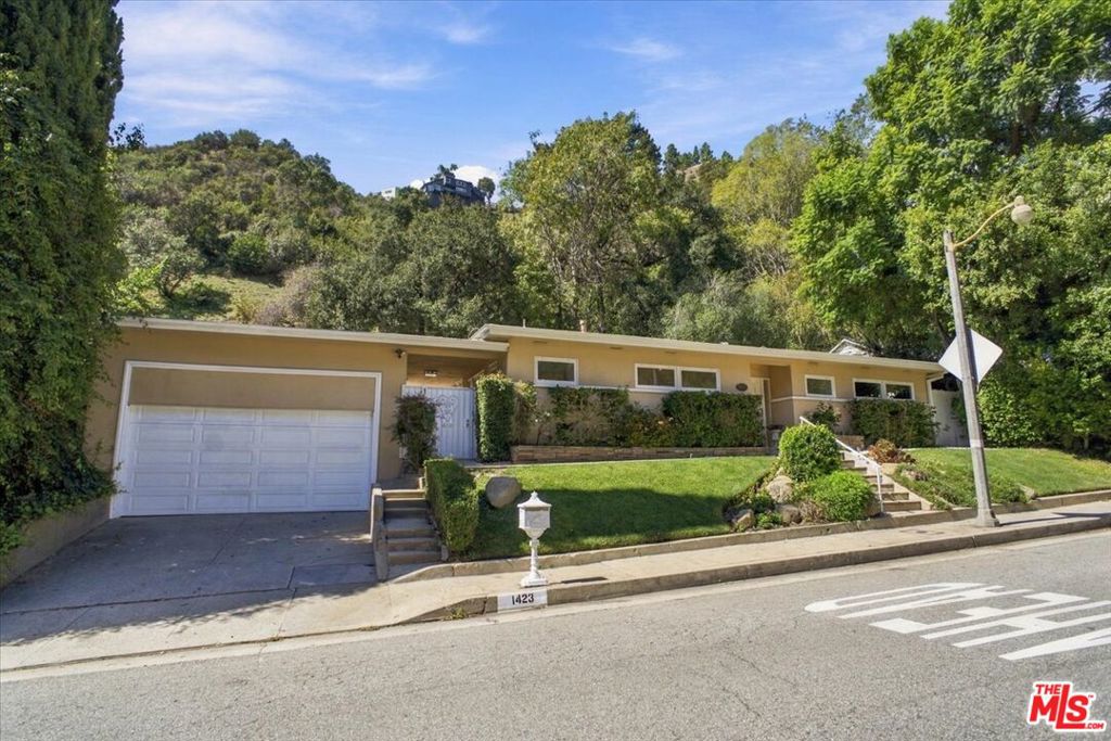 1423 Roscomare Road Property Photo 1
