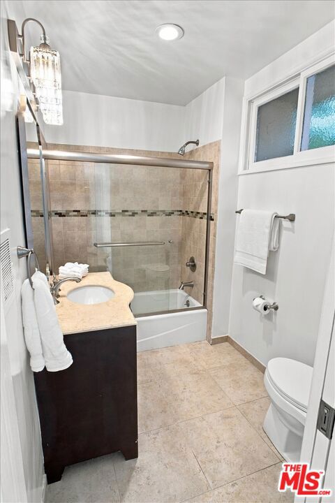 1423 Roscomare Road Property Photo 14