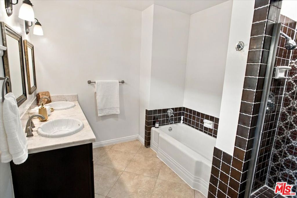 1423 Roscomare Road Property Photo 15