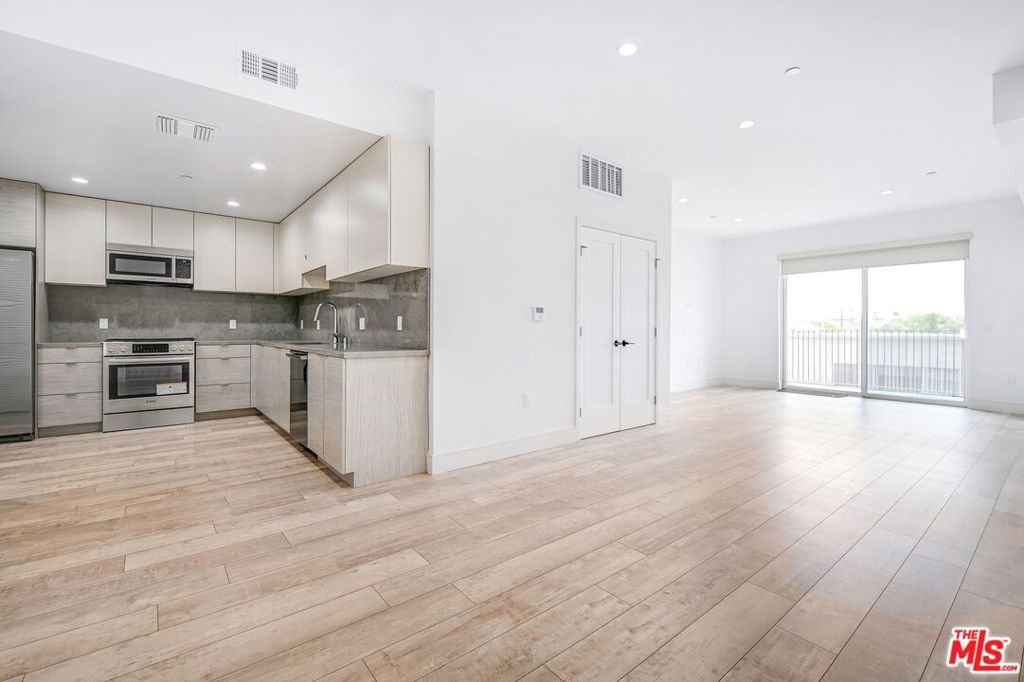 1946 Overland Avenue Property Photo 24