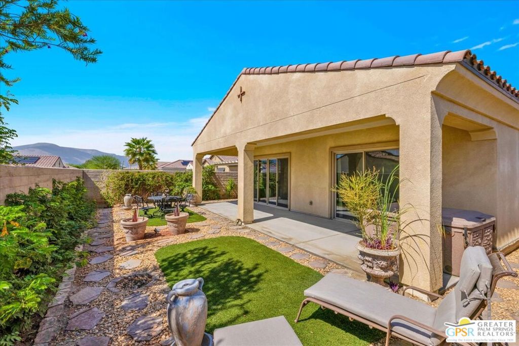 27 Pinot Noir Property Photo