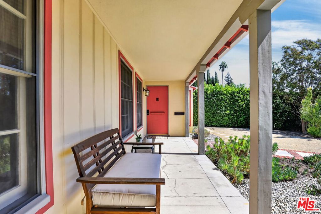 12151 La Maida Street Property Photo 2