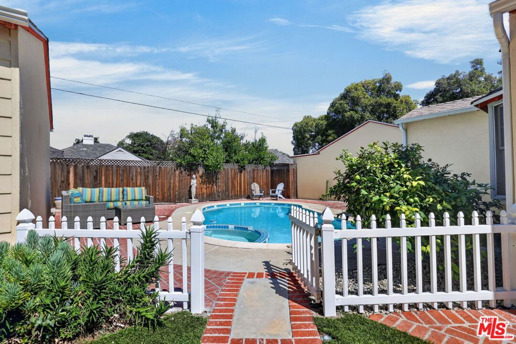 12151 La Maida Street Property Photo 29