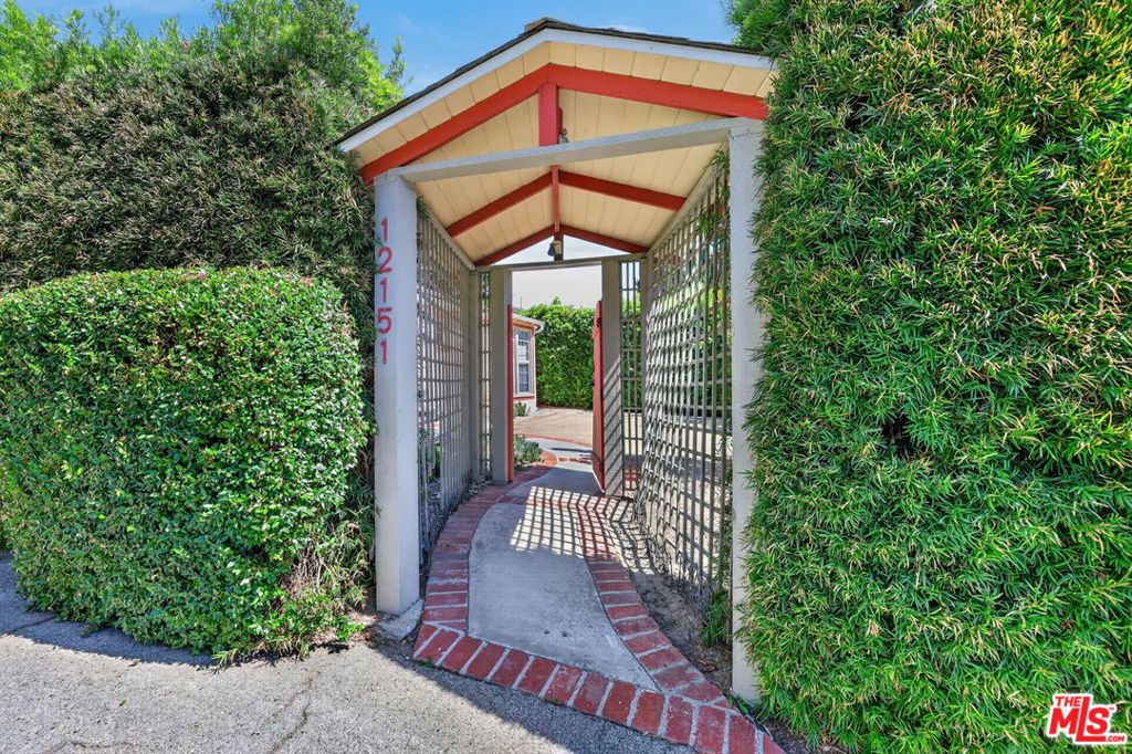12151 La Maida Street Property Photo 35