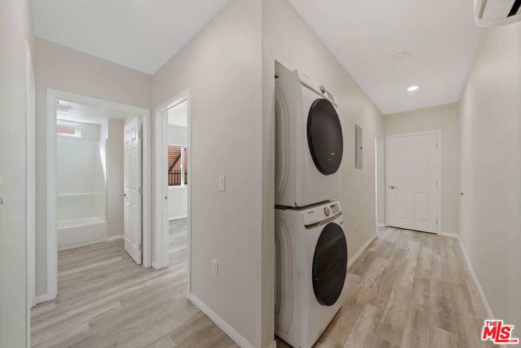 324 W 51st Street Property Photo 10