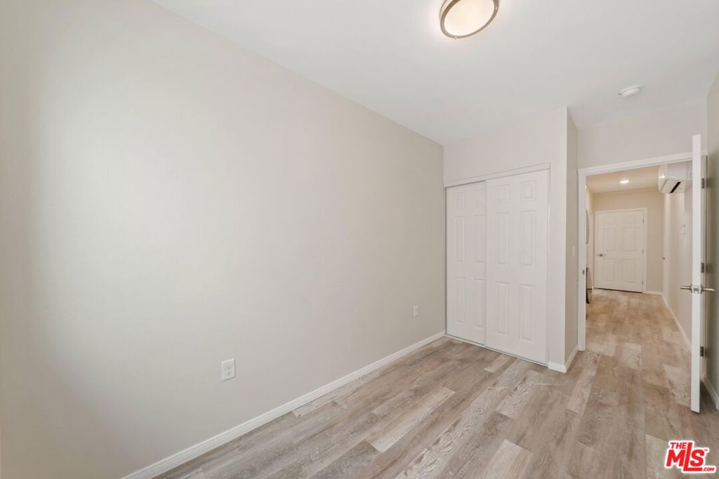 324 W 51st Street Property Photo 11