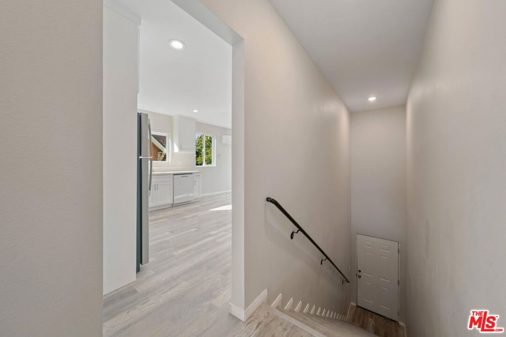 324 W 51st Street Property Photo 14