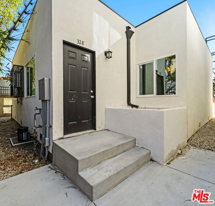 324 W 51st Street Property Photo 16