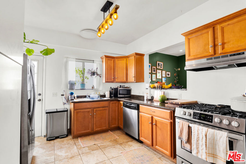 1135 N Coronado Street Property Photo 10
