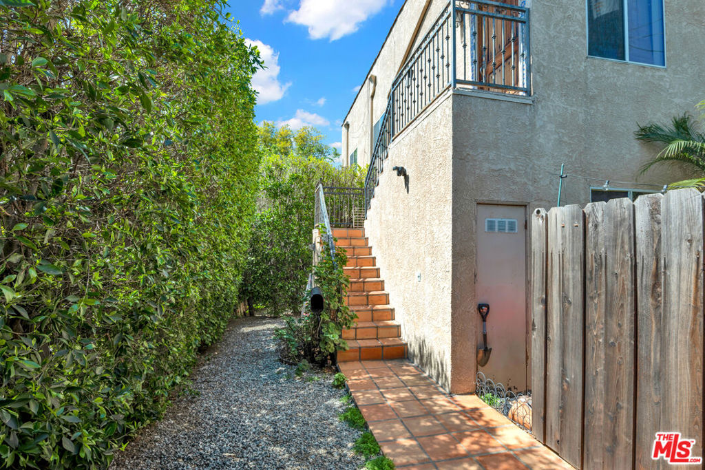 1135 N Coronado Street Property Photo 17