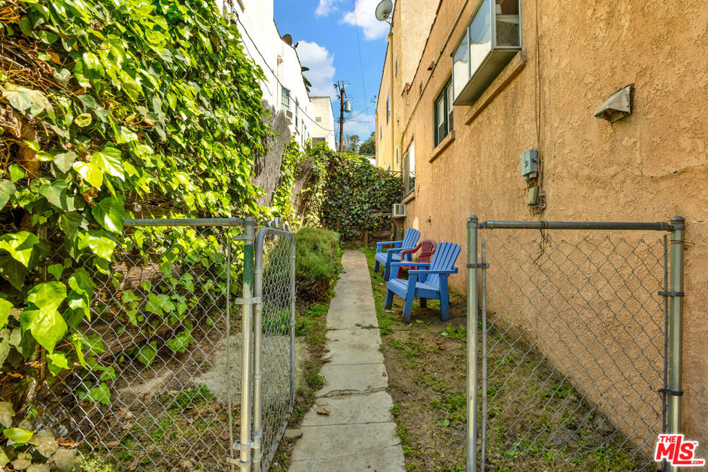 1135 N Coronado Street Property Photo 27