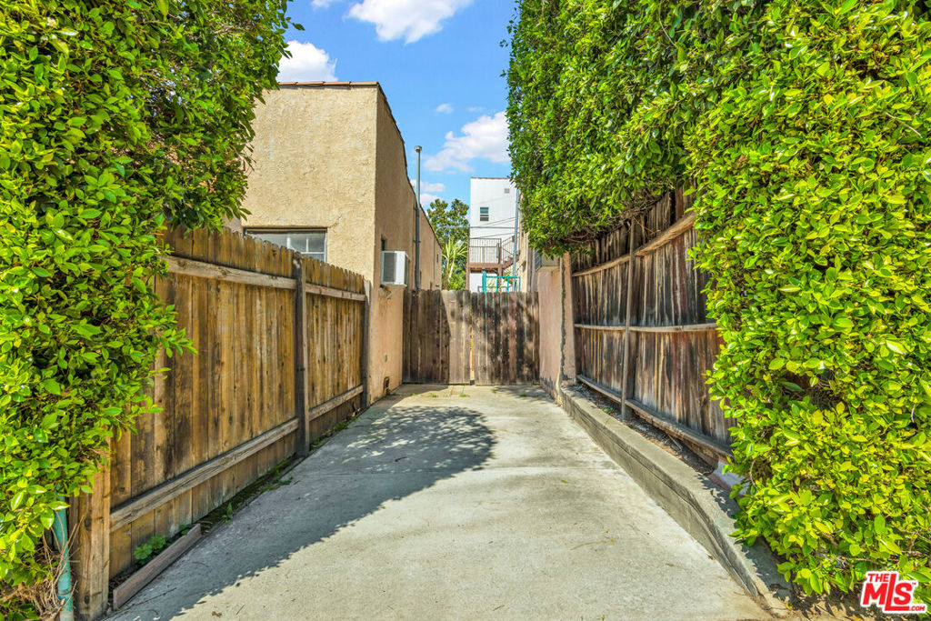 1135 N Coronado Street Property Photo 29