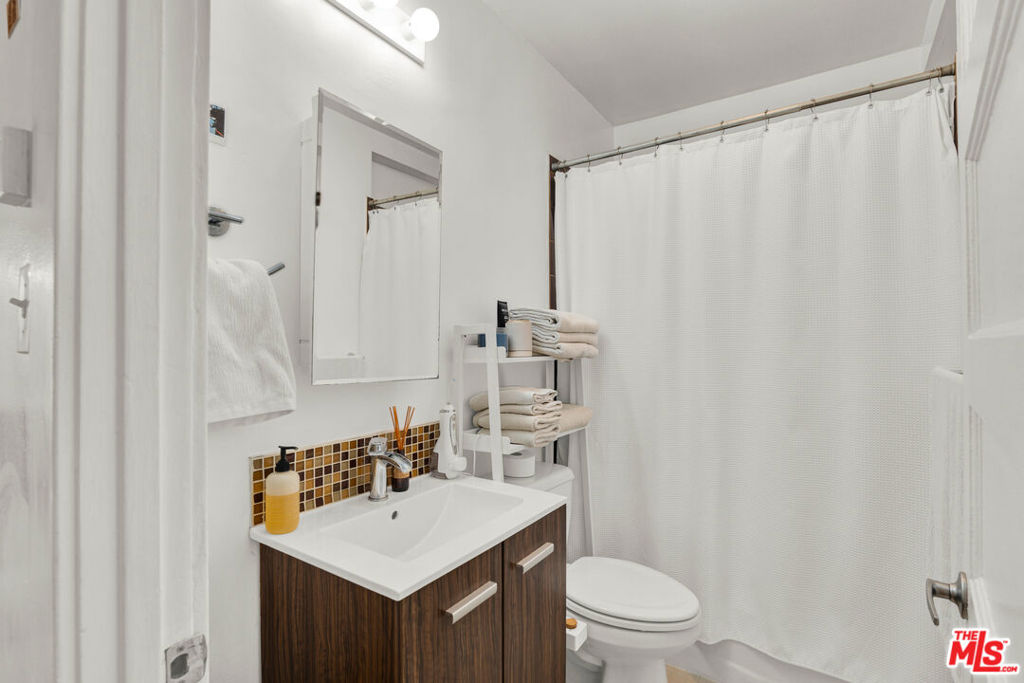 1135 N Coronado Street Property Photo 32