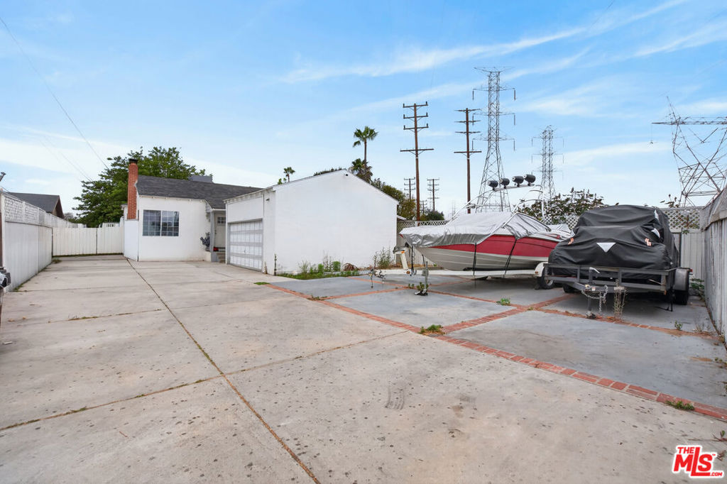 6427 Klump Avenue Property Photo 1