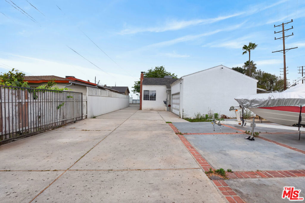 6427 Klump Avenue Property Photo 2