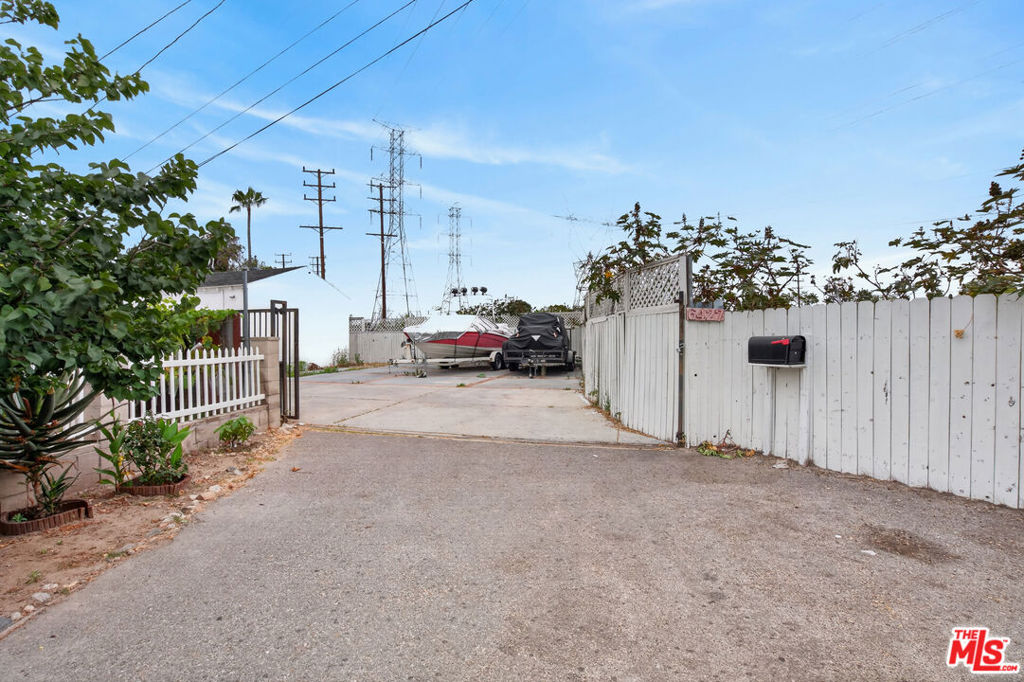 6427 Klump Avenue Property Photo 4